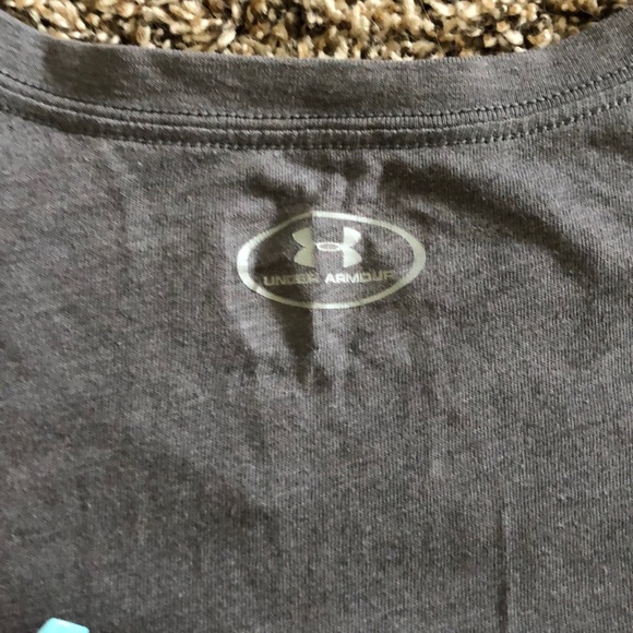Under armor tshirt - Picture 3 of 6